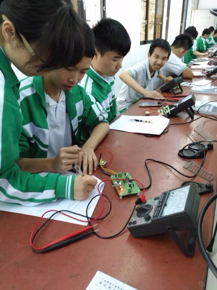 How Students Create Circuits with Heart