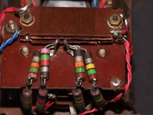 Exploring WWII Military Multimeter: A Look at Vintage Technology