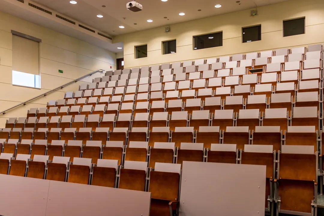 Ten Major Developments in Smart Classrooms Under Digitalization