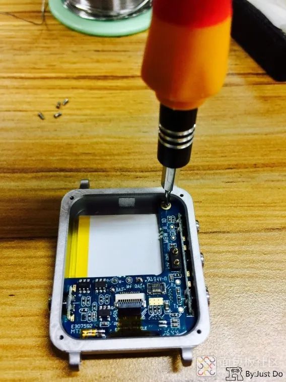Disassembling an Old Smartwatch with a Self-Destruct Switch?