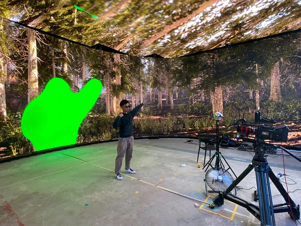 LED Virtual Real-Time Green Screen Deformation Method Based on Depth Images