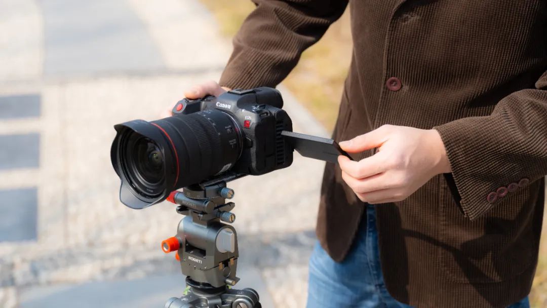 Detailed Features of EOS R5 C