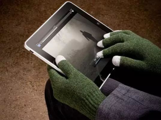 Touchscreen Gloves: A Solution for Cold Weather Smartphone Use