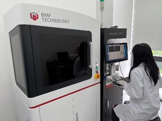 Ultra-High Precision Micro-Scale 3D Printer: Printing Micron-Level Structures with Light Beams
