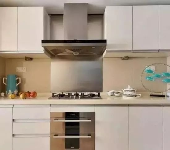 Considerations for Embedded Kitchen Appliances: Aesthetic Appeal and Safety First!