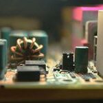How to Stabilize Waveform Signals from Two Different Signal Sources on an Oscilloscope?