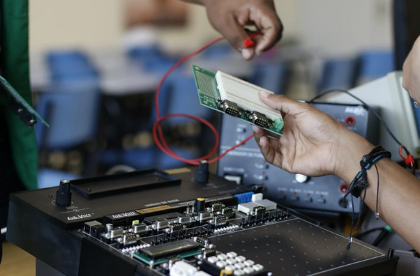 Can Three Wires Be Routed From A PCB?