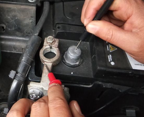 How to Use a Multimeter to Detect Car Battery Leakage