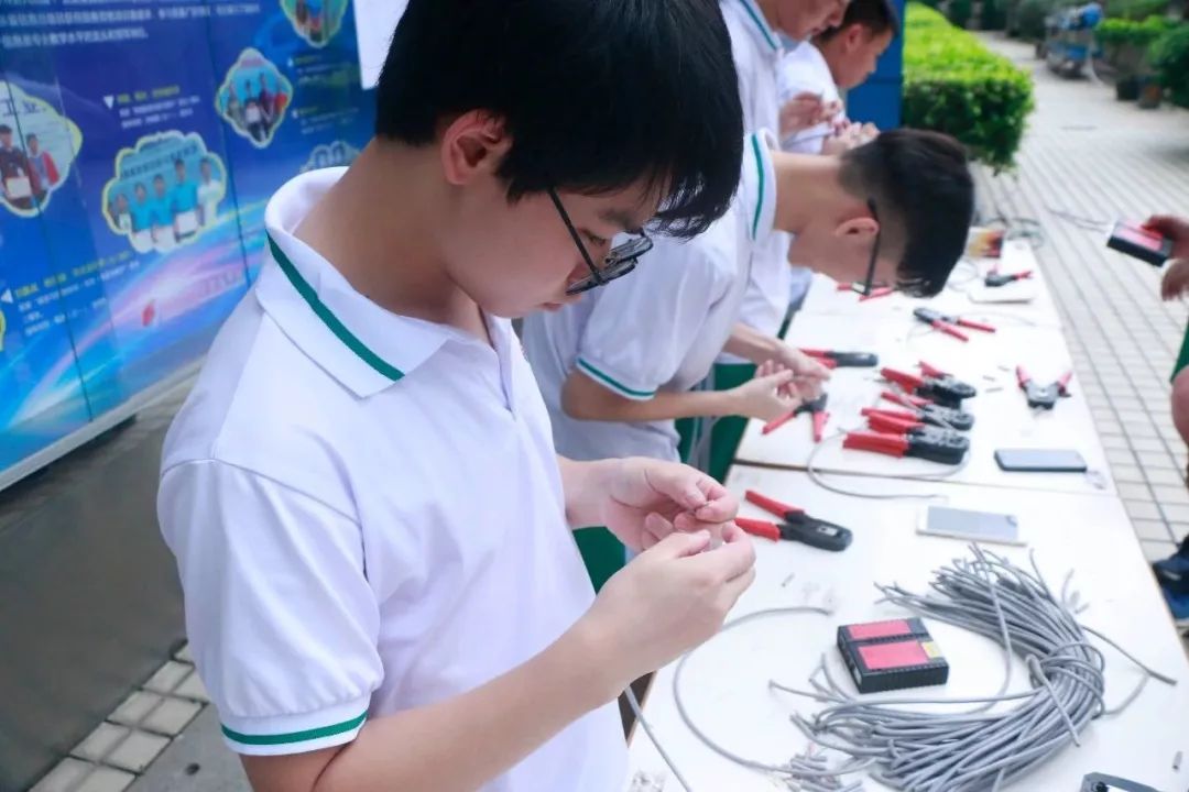 How Students Create Circuits with Heart