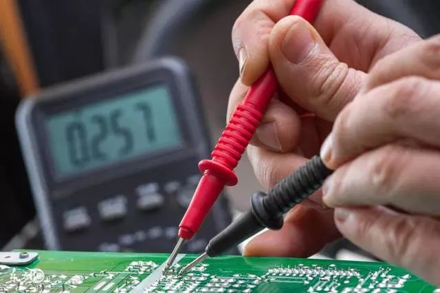 How to Use a Multimeter to Detect Car Battery Leakage