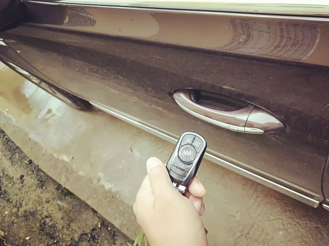 How to Use a Multimeter to Detect Car Battery Leakage