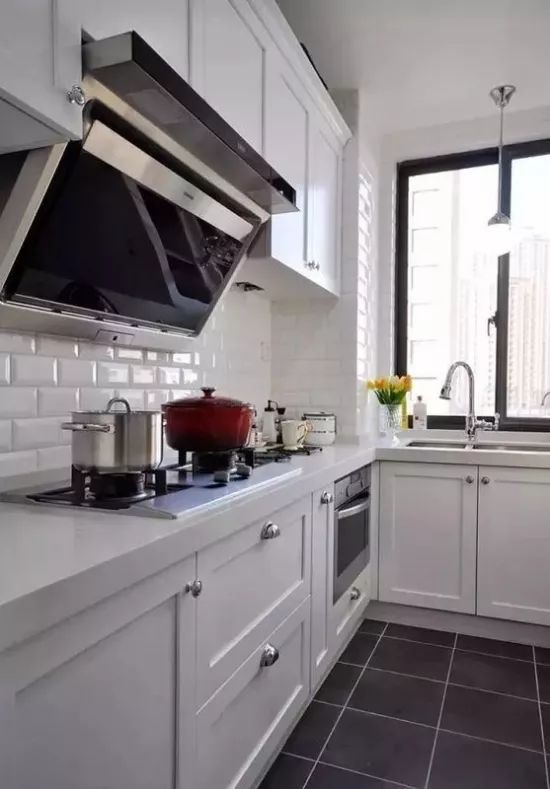 Considerations for Embedded Kitchen Appliances: Aesthetic Appeal and Safety First!