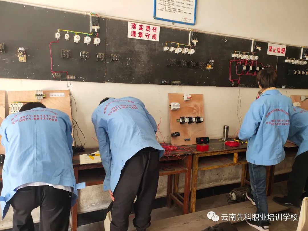 Electrical PLC Class Student Circuit Board Programming Practice