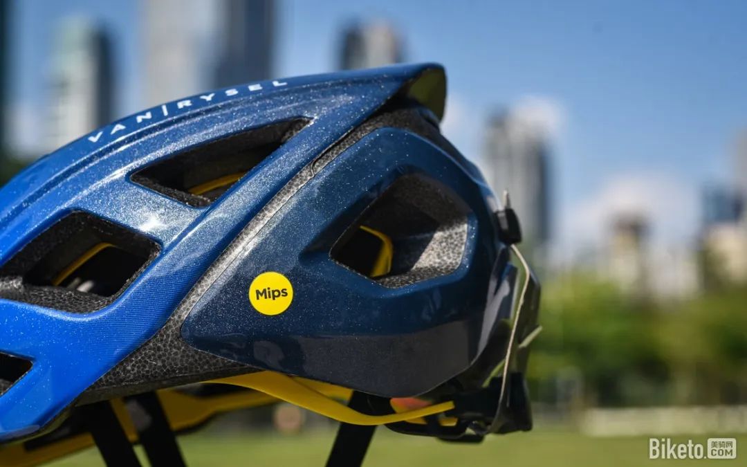 VAN RYSEL 500 MIPS Helmet Review: High Cost-Performance