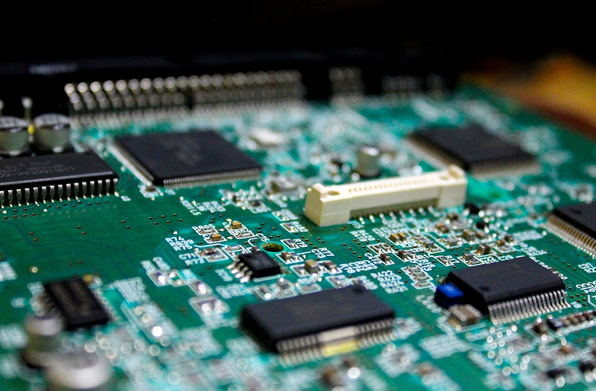 How to Select the Clock Oscillator Circuit for 51 Microcontroller?