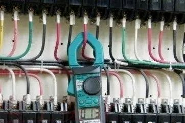 How to Use Clamp Multimeter to Measure Voltage, Current, and Resistance