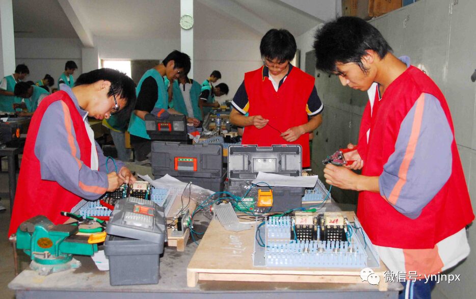 Measuring Transistors with Digital and Analog Multimeters