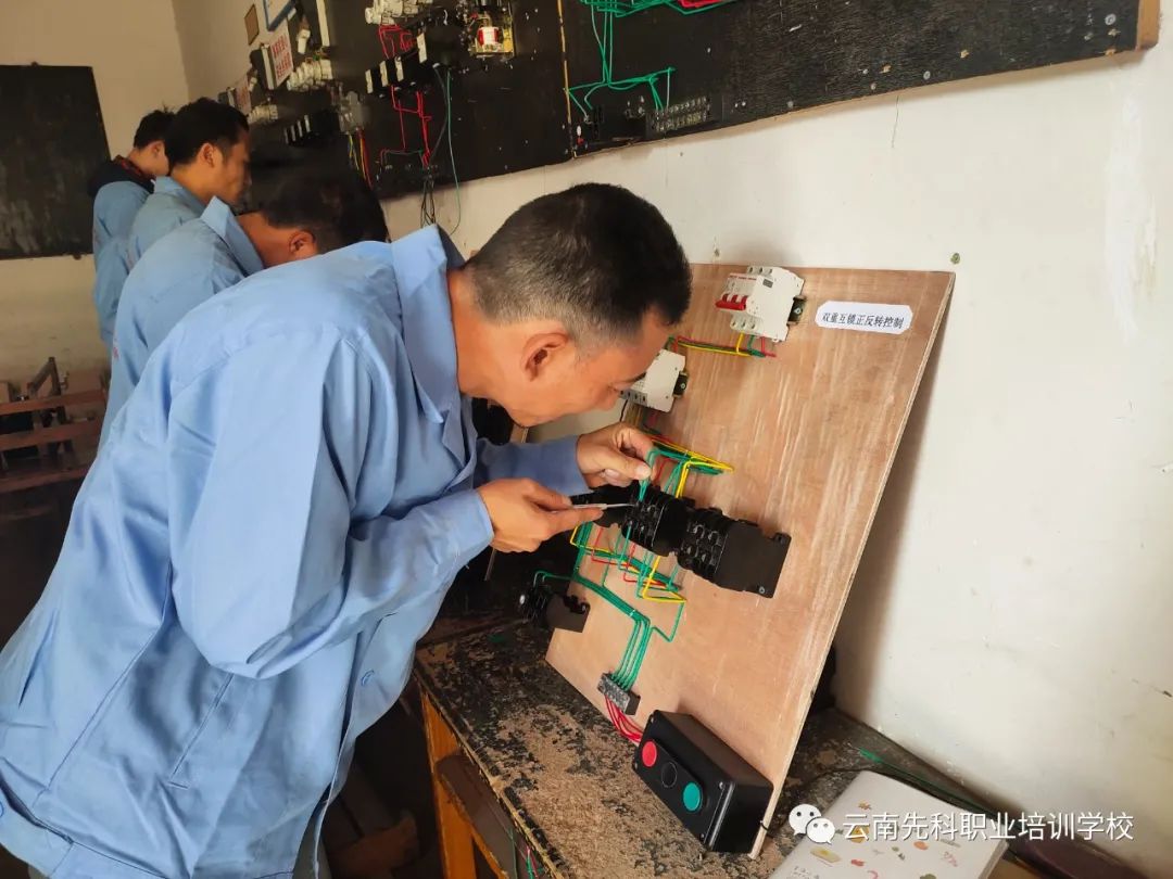 Electrical PLC Class Student Circuit Board Programming Practice