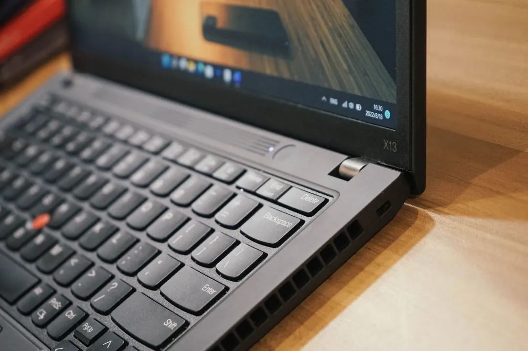 AI Benchmarking on MacBook Air and ThinkPad
