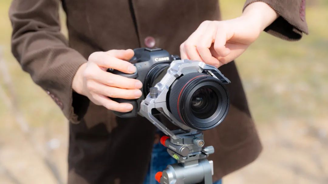 Detailed Features of EOS R5 C