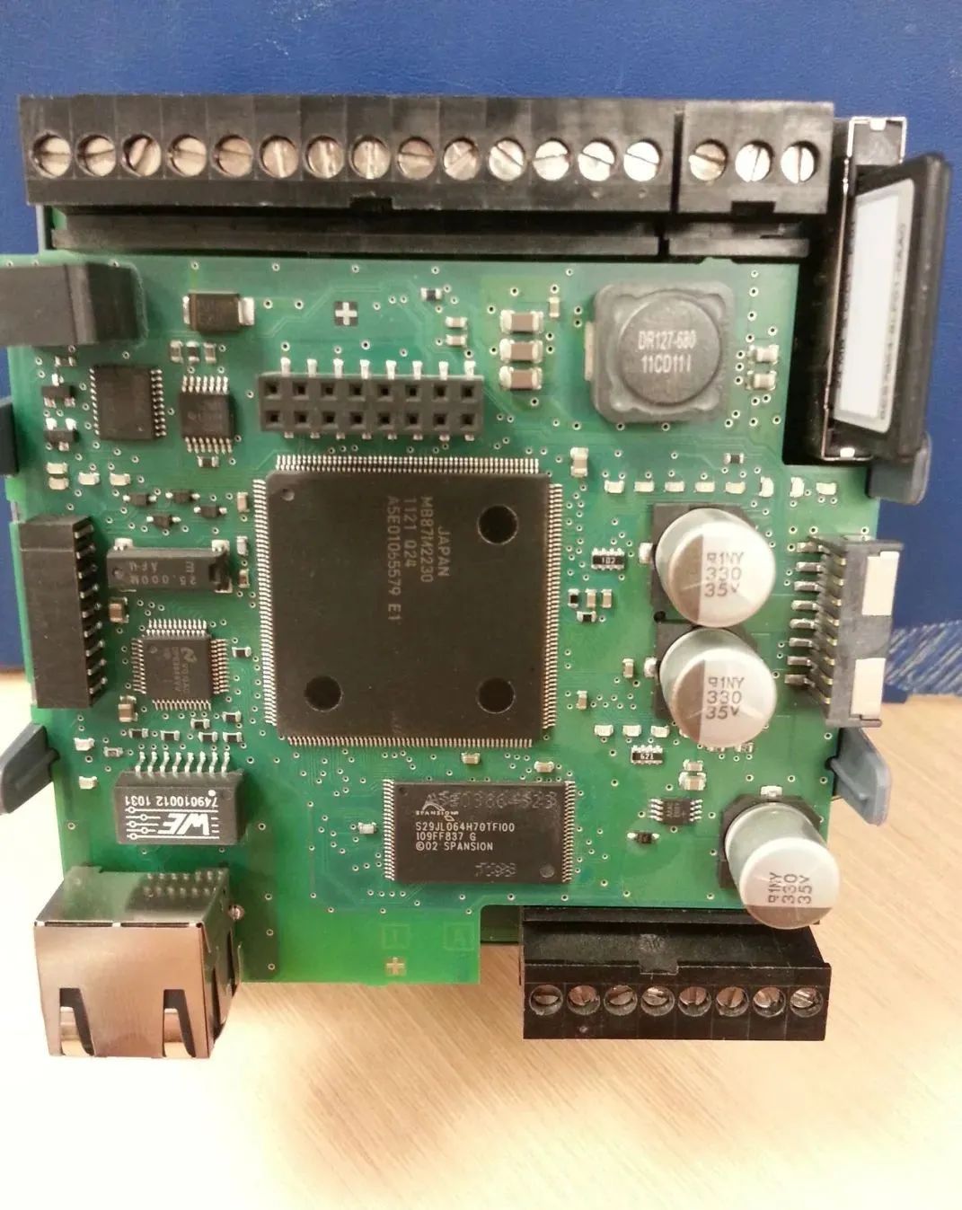 Disassembling Siemens S7-1200 PLC: A Look Inside the Chip
