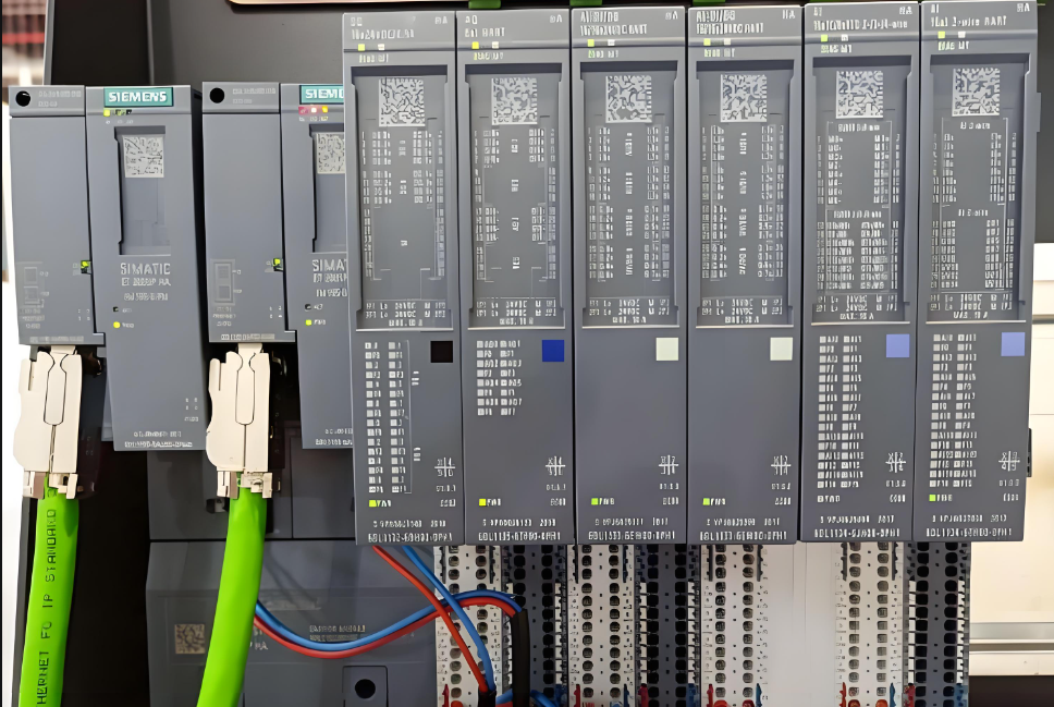 The Technical Battle Between PLCs and Microcontrollers: Unveiling the True Face of Industrial Controllers