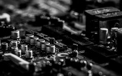How Engineers Check I/O Status During Chip Fabrication