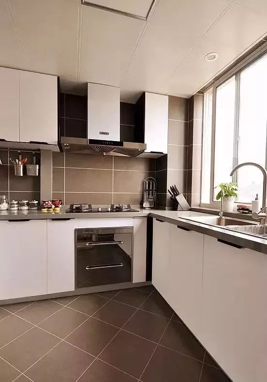 Considerations for Embedded Kitchen Appliances: Aesthetic Appeal and Safety First!