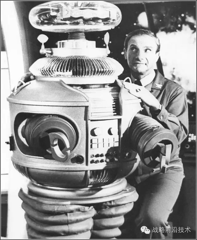 The Development History of Artificial Intelligence: From 'Robot' to 'Human-Machine'