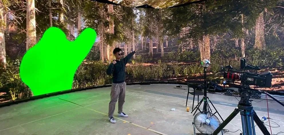 LED Virtual Real-Time Green Screen Deformation Method Based on Depth Images