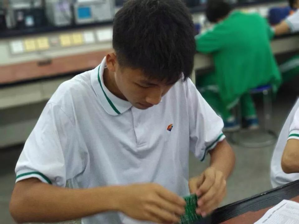 How Students Create Circuits with Heart