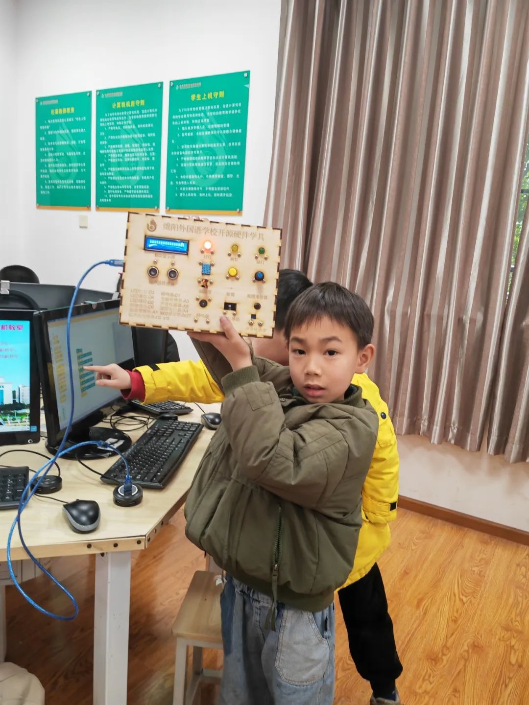 The 'Banshan Smart Box' Initiates an AI Journey, Transforming Kids into AI Experts