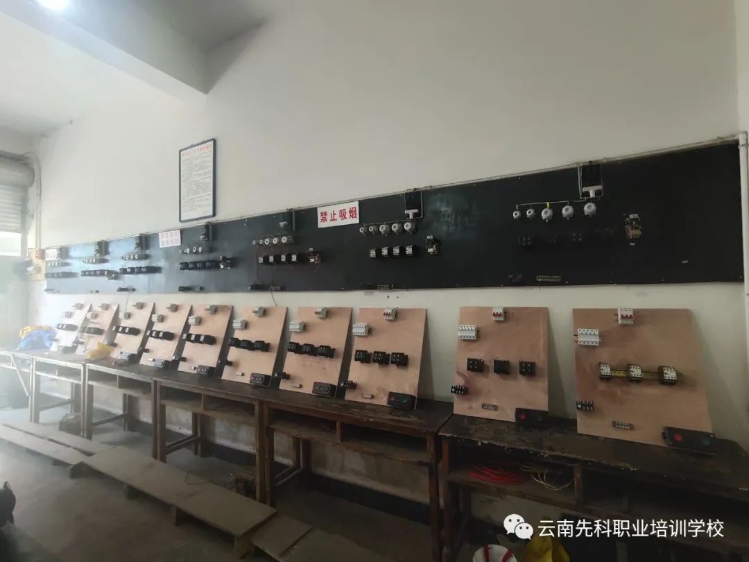 Electrical PLC Class Student Circuit Board Programming Practice