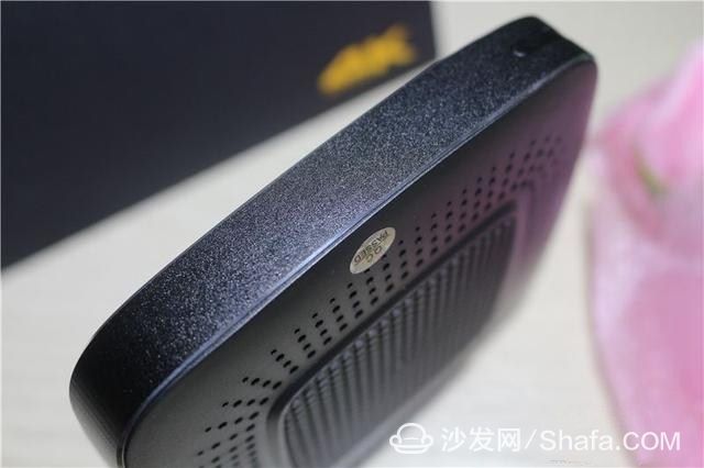 Review of Huishibao RK3399 Smart TV Box: A Powerhouse of Design and Performance