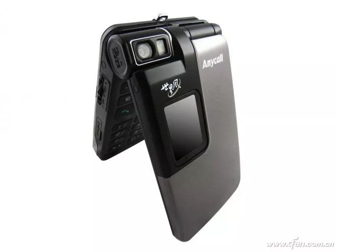 How to Take Photos Without a Front Camera? Exploring Smartphone Innovations
