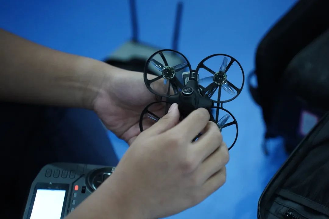 Homemade Drone Successfully Takes Flight! A High School Student's Sudden Inspiration Creates the 'Dreamer'