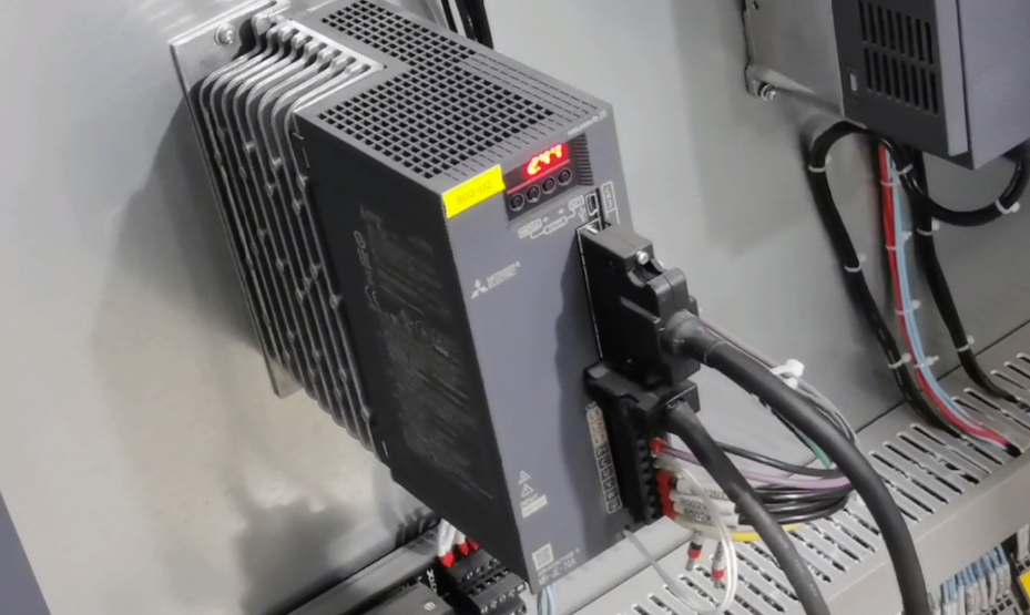 How Many Signals Are Used for PLC Servo Control?