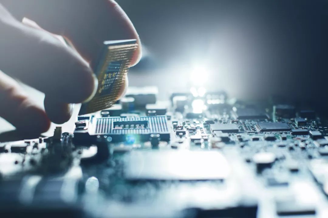 What Is the Relationship Between PCB and Integrated Circuits?