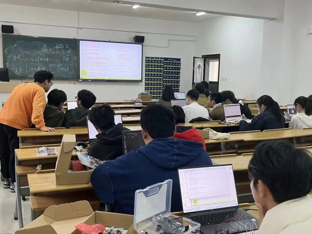 Learning Arduino Course at Smart Robot Club