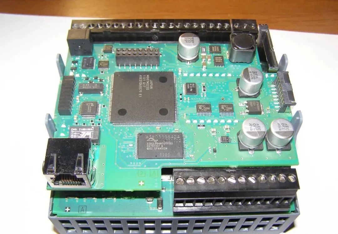 Disassembling Siemens S7-1200 PLC: A Look Inside the Chip