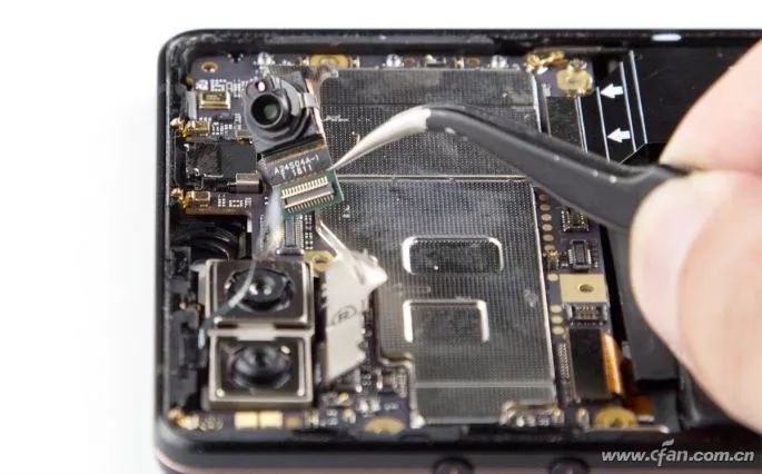 How to Take Photos Without a Front Camera? Exploring Smartphone Innovations