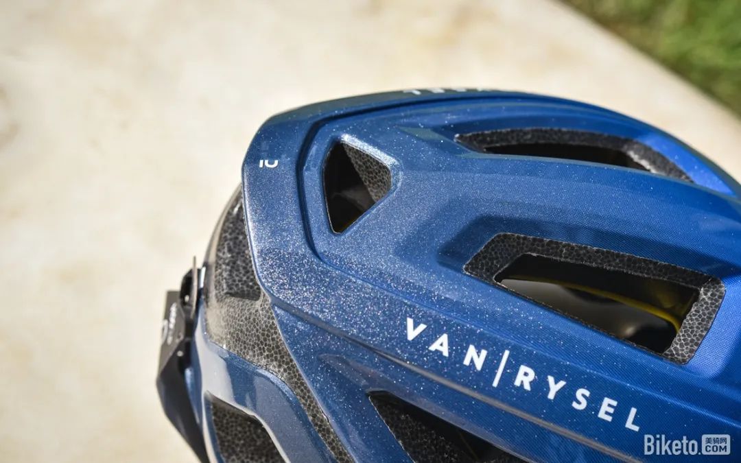 VAN RYSEL 500 MIPS Helmet Review: High Cost-Performance