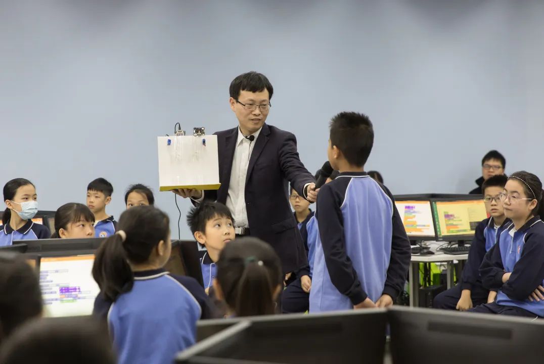 Empowering the Future: Desheng Classroom Begins an Innovative Journey