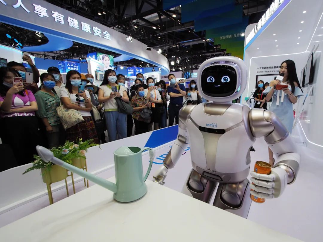Smart Home Products Bring Festive Spirit