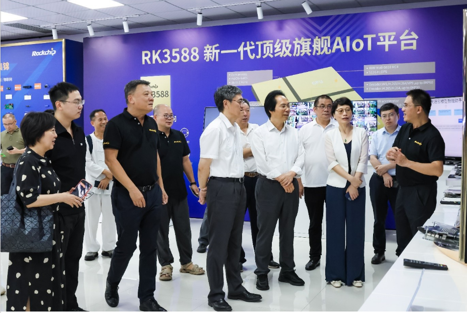 Visit of Dean Dai Daoxin and Alumni to Fuzhou Enterprises