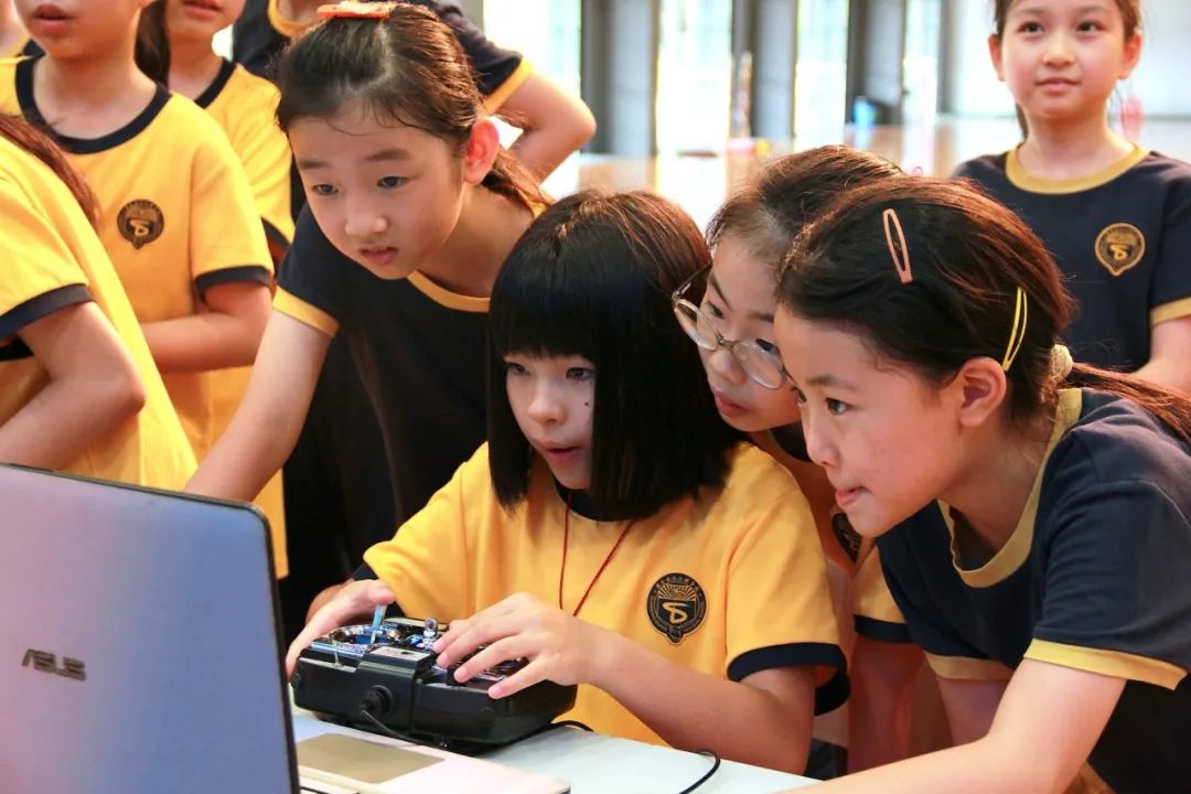 Empowering the Future: Desheng Classroom Begins an Innovative Journey