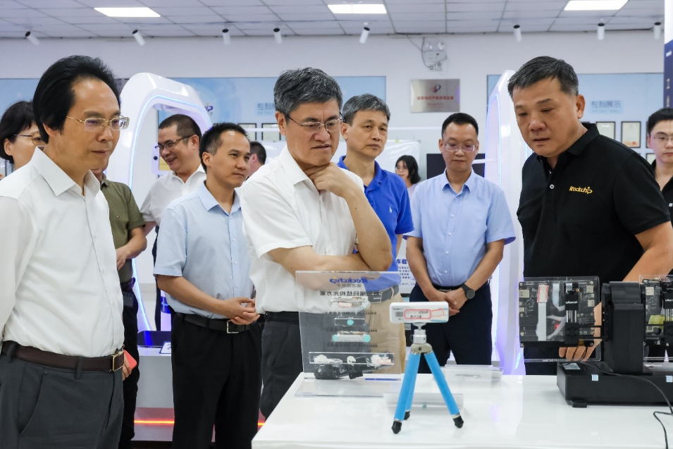 Visit of Dean Dai Daoxin and Alumni to Fuzhou Enterprises
