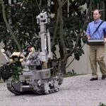 Stanford Develops Bomb Disposal Robot, VR Controller Becomes the Highlight