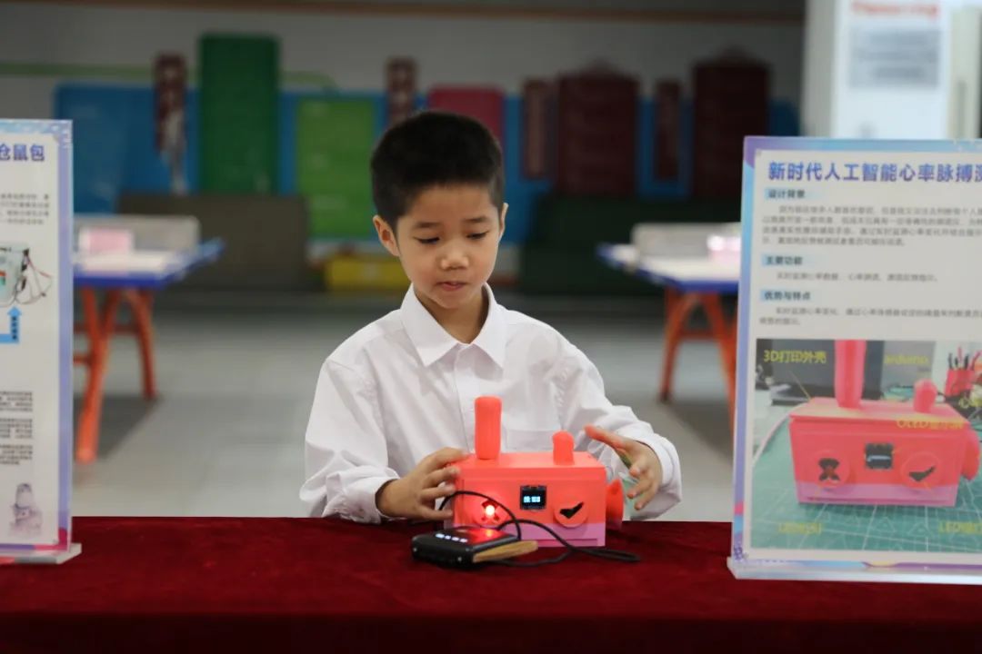Empowering the Future: Desheng Classroom Begins an Innovative Journey