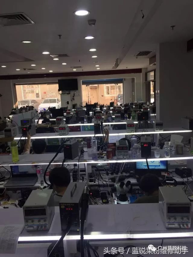 Repair Case: iPhone 7 WiFi Module Replacement Leading to White Screen Reboot and Error 4013
